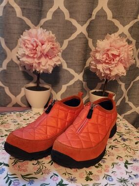 Lands Ends Quilted Zippered Hikers